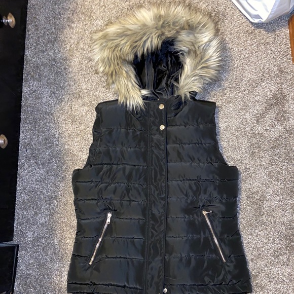 Vest with faux fur hood - Picture 2 of 7